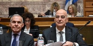 Δαβάκη;ς Δένδιας