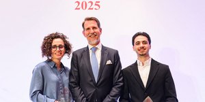 Ο Γιώργος Καραβιώτης και η Κωνσταντίνα Γκολέμη βραβεύθηκαν από τον Παύλο Ντε Γκρες