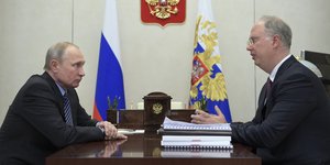 Ο Βλαντίμιρ Πούτιν σε συνάντηση με τον απεσταλμένο του Κίριλ Ντμιτρίεφ