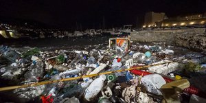 Σκουπίδια στις ακτές του Ντουμπρόβνικ