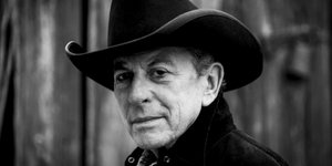 Πέθανε ο θρυλικός τραγουδοποιός της κάντρι-ροκ, Τζο Ίλι