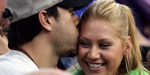 Ενρίκε Ιγκλέσιας και Άννα Κουρνίκοβα