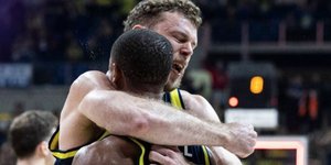 Η Φενέρμπαχτσε λύγισε στο τέλος τη Μπαρτσελόνα