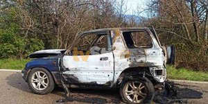 Το ΙΧ που βρέθηκε απανθρακωμένος ο άνδρας στη Φωκίδα