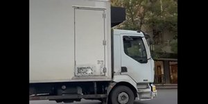 Κολωνάκι: Φορτηγό ακινητοποιήθηκε στην Πατριάρχου Ιωακείμ -Μεγάλη αναστάτωση στην περιοχή [βίντεο]