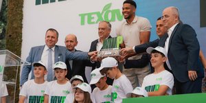 Ο Γιάννης Αντετοκούνμπο παρακινεί κάθε μαθητή «ΓΙΝΕ ΚΙ ΕΣΥ MVP ΤΗΣ ΑΝΑΚΥΚΛΩΣΗΣ» - «ΚΕΡΔΙΣΕ ΚΑΙ ΕΛΑ ΝΑ ΜΕ ΔΕΙΣ ΑΠΟ ΚΟΝΤΑ ΣΕ ΕΝΑΝ ΑΓΩΝΑ ΣΤΟ ΝΒΑ!»