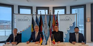 Στιγμιότυπο από την υπογραφή της Σύμβασης