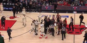 Ένταση στο φινάλε του Μπουλς-Μπακς λόγω του Γιάννη Αντετοκούνμπο