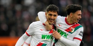  Ο Γιαννούλης με γκολ και ασίστ έκανε τη διαφορά στη νίκη της Άουγκσμπουργκ με 2-0 επί της Λεβερκούζεν