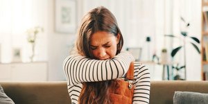 Γυναίκα που βήχει