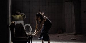 γυναικα ξεσπασμα πλυντηριο 