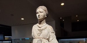 Γυναικείο άγαλμα που εκτίθεται για πρώτη φορά στο Αρχαιολογικό Μουσείο Πέλλας