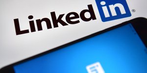 Tο πείραμα της Lucy Tobin μοιάζει λιγότερο με σάτιρα και περισσότερο με ένα σοβαρό καμπανάκι για το πώς ο ψηφιακός κόσμος συνεχίζει να αντανακλά τις ανισότητες του πραγματικού / SHUTTERSTOCK