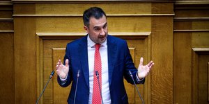 Ο Αλέξης Χαρίτσης μιλά στη Βουλή στη συζήτηση για τον προϋπολογισμό