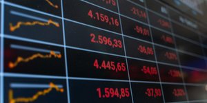 Αυξομειώσεις στις τιμές των μετοχών στο Χρηματιστήριο Αθηνών