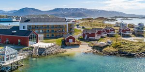  Τα διεθνή μέσα αγκάλιασαν την ιδέα, και το χωριό υιοθέτησε το αφήγημα μιας ζωής απαλλαγμένης από το άγχος του χρόνου / WIKIPEDIA