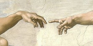 Το χέρι του Θεού και του Αδάμ από το διάσημο έργο του Μικελάντζελο στην Καπέλα Σιξτίν