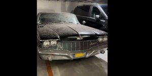 αυτοκίνητο σε εμπορικό κέντρο