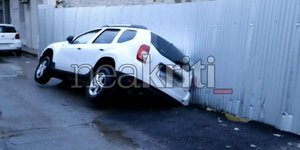 Αυτοκίνητο έπεσε σε κρατήρα που άνοιξε λόγω βροχής στο Ηράκλειο