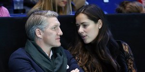 H Άνα Ιβάνοβιτς σε πρώτο πλάνο και ο Σεμπάστιαν Σβαϊνστάιγκερ