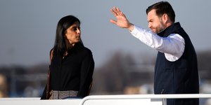 Ο αντιπρόεδρος των ΗΠΑ Τζέι Ντι Βανς και η σύζυγός του, Ούσα