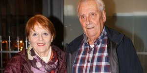 Η κόρη του Γιώργου Ζαμπέτα, Καίτη, σε βραδινή εμφάνιση με τον σύζυγό της