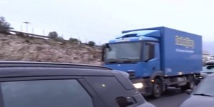 Ουρές χιλιομέτρων στην Εθνική Οδό Αθηνών-Κορίνθου λόγω της κακοκαιρίας Byron