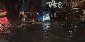 Πλημμύρισαν δρόμοι στην Αθήνα λόγω των ισχυρών καταιγίδων