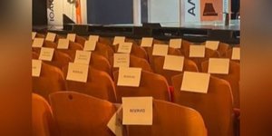 Αδεια καθίσματα από την εκδήλωση του Αλ. Τσίπρα