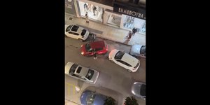 Ελλάδα: Άγριος καυγάς για μια θέση πάρκινγκ -Το βίντεο που έγινε viral