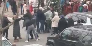 Πιάστηκαν στα χέρια σε χριστουγεννιάτικο παζάρι στις ΗΠΑ