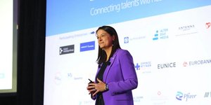 H υπουργός Εργασίας, Νίκη Κεραμέως 