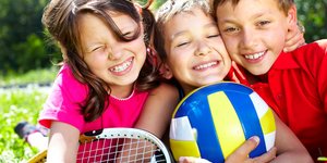 Αν ρωτήσει κανείς γονείς ποιο είναι το πιο επικίνδυνο παιδικό άθλημα, οι περισσότεροι θα σκεφτούν το αμερικανικό φούτμπολ ή, στην ελληνική πραγματικότητα, ίσως το ποδόσφαιρο ή το χάντμπολ / SHUTTERSTOCK