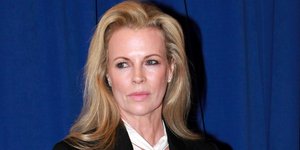 Κιμ Μπάσιντζερ: Σπάνια εμφάνιση της 72χρονης ηθοποιού μαζί με την κόρη της και την εγγονή της