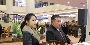 Ο Βορειοκορεάτης ηγέτης Κιμ Γιονγκ Ουν περιοδεύει σε ξενοδοχεία μαζί με την κόρη του