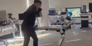 Ρομπότ χτύπησε εκεί που δεν έπρεπε έναν άνθρωπο