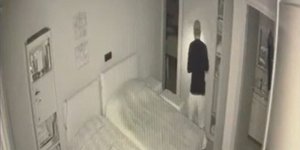 Ο 39χρονος Αλβανός την ώρα που κλέβει σπίτι στο Ψυχικό