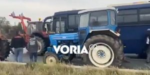 Κλούβα μπήκε σφήνα σε τρακτέρ