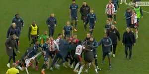 Πιάστηκαν στα χέρια οι παίκτες των Κόβεντρι και Σαουθάμπτον