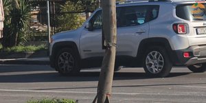 Αυτοκίνητο καρφώθηκε σε κολόνα φωτισμού στην Πειραιώς 