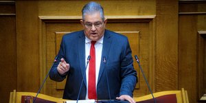 Ο Δημήτρης Κουτσούμπας στο βήμα της Βουλής
