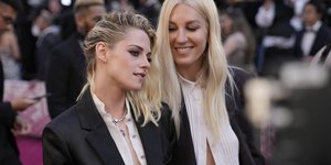 Η Κρίστεν Στιούαρτ με τη σύζυγό της Ντίλαν Μέγιερ