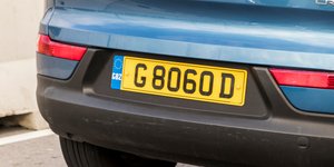 Αυτοκίνητο με ξένες πινακίδες 