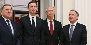 Κούσνερ, Ντμιτρίεφ και Γουίτκοφ