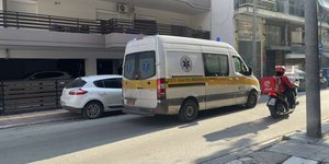 Μοιραία πτώση για 54χρονο από ταράτσα πολυκατοικίας στη Λάρισα