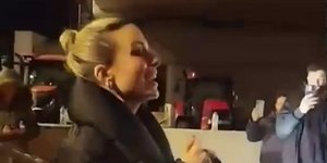 Η Κατερίνα Λιόλιου τραγουδά σε μπλόκο αγροτών