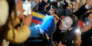 Η νικήτρια του Νόμπελ Ειρήνης, Μαρία Κορίνα Ματσάδο συναντά οπαδούς της στο Όσλο