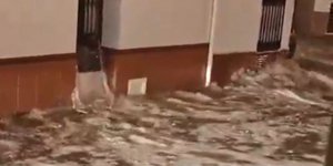 Καταρρακτώδεις βροχές και πλημμύρες κοντά στη Μάλαγα