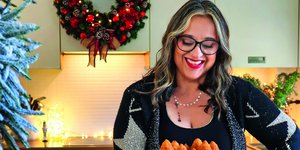 MamaTsita με κέικ