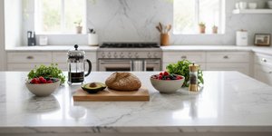 Μαρμάρινη επιφάνεια σε κουζίνα